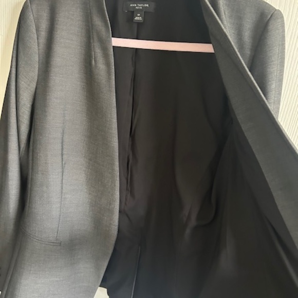 Ann Taylor The Petite Cutaway Blazer in Bi-Stretch Dark Gray Size 12P Preowned - Picture 5 of 16